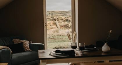 Stylish Cottage with hot tub and gorgeous views