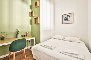 2 habitaciones, escritorio, tabla de planchar con plancha y wifi gratis 