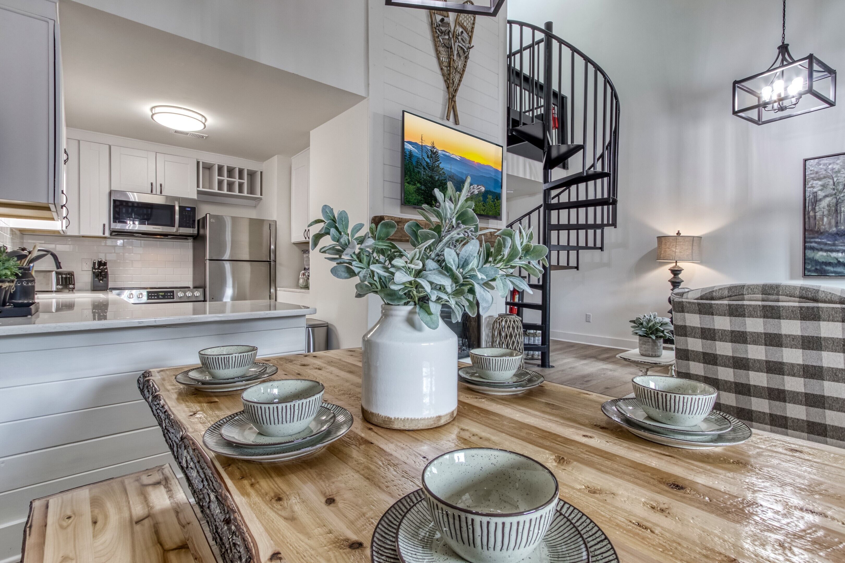 New Luxury 3/3 Condo Downtown Gatlinburg