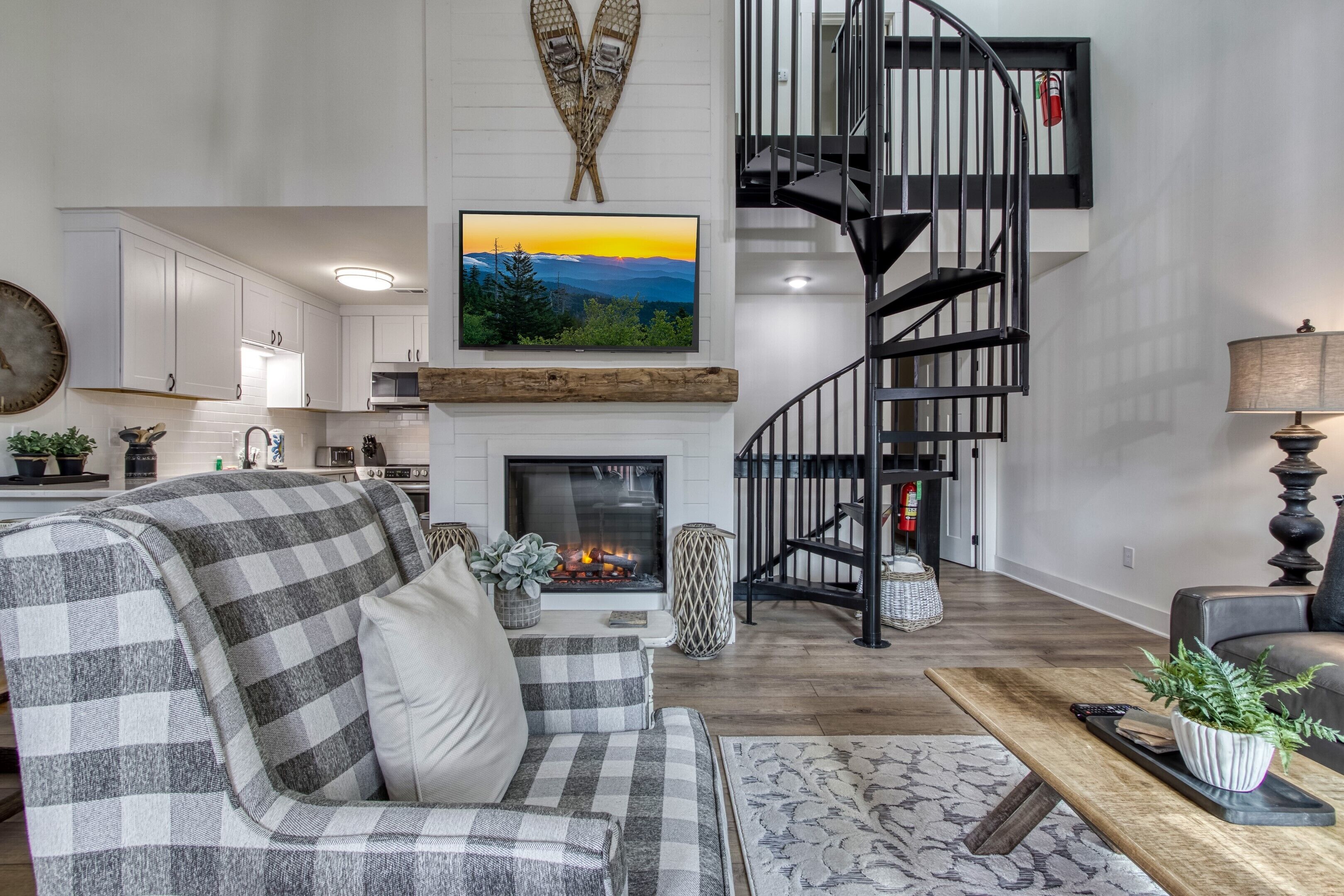 New Luxury 3/3 Condo Downtown Gatlinburg