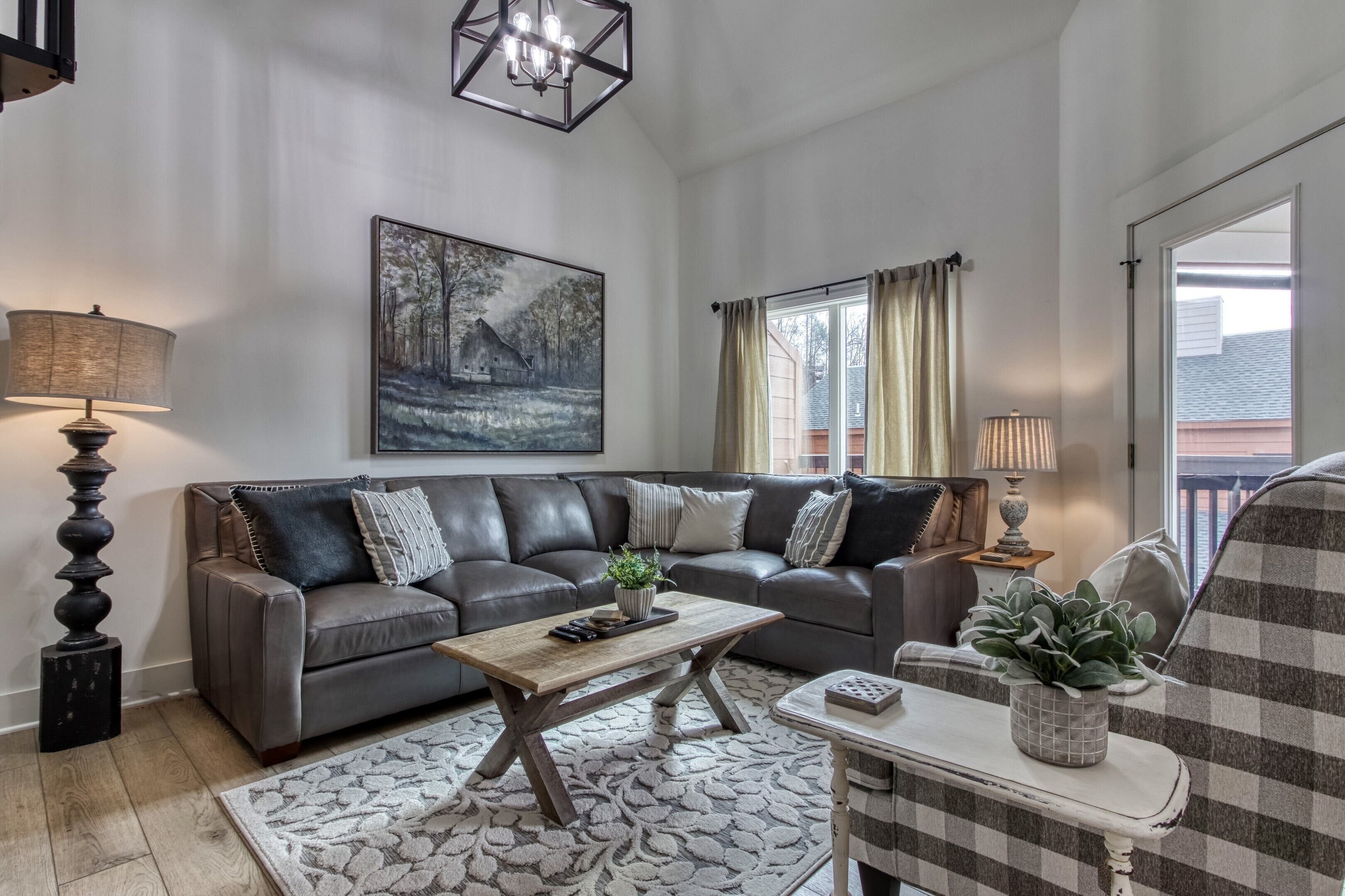 New Luxury 3/3 Condo Downtown Gatlinburg