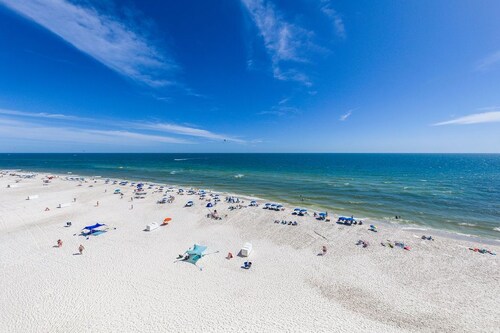 "Nicest unit in this complex": Review; Book now for fall, the best beach season!