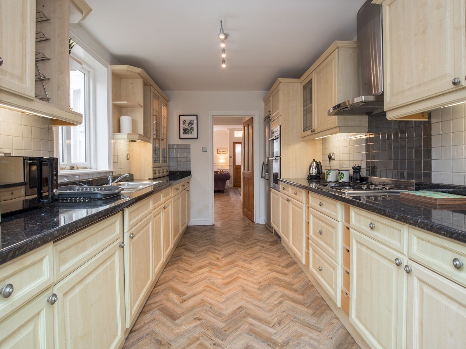 Pass the Keys | Cheerful Roomy 6 Sleeper  in Central Windsor with Garden