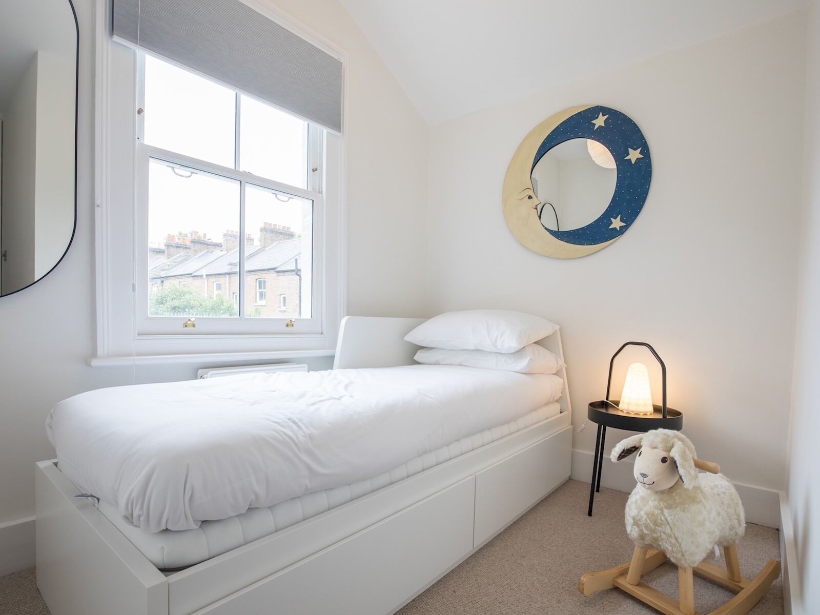 Pass the Keys | Cheerful Roomy 6 Sleeper  in Central Windsor with Garden