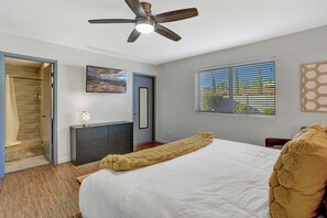 4 bedrooms, desk, iron/ironing board, travel crib - Nova Gypsy Vanner by PaseoHomesAZ with Pool (Scottsdale)
