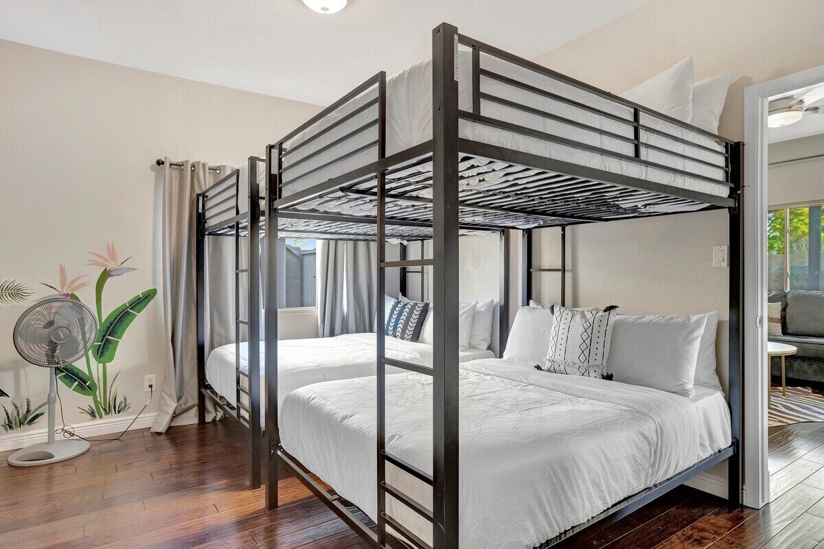 5 soverom, strykejern/-brett, wi-fi og sengetøy