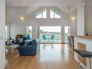 TV - Celyn Y Mor Stunning Rhosneigr Family Beach House - Pass the Keys (Rhosneigr)