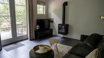 Una Smart TV, una chimenea