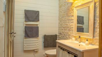 Dusche, Haartrockner, Seife, Toilettenpapier