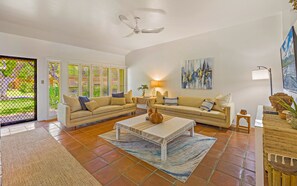 Een smart-tv en een stereo