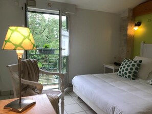 7 bedrooms, desk, iron/ironing board, travel crib