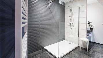 AGIAN SUPERIOR ROOM | Bathroom