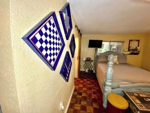 1 bedroom, iron/ironing board, WiFi, bed sheets - Walk to Ocean, Beach, or Flagler Avenue (New Smyrna Beach)