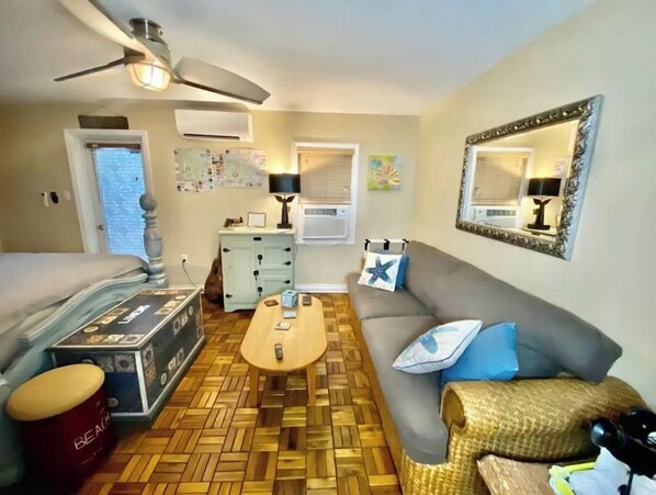 1 dormitorio, tabla de planchar con plancha, wifi y ropa de cama