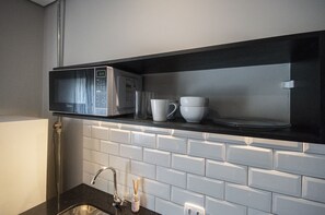 Superior Studio | Private kitchen | Cookware/dishes/utensils - StudioCity (São Paulo)