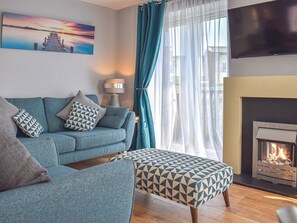 Living area - Designed specifically for coastal getaways, Sea Breeze has everything you need. (Kessingland)