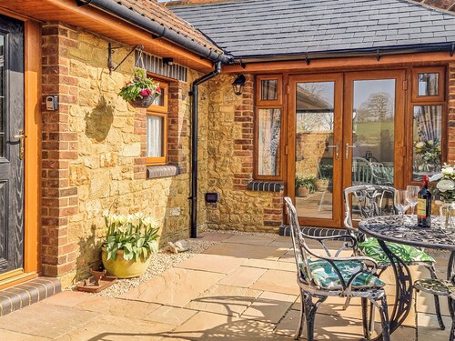 2 bedroom accommodation in Horton