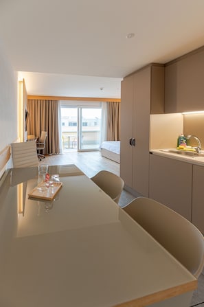 Suite Studio Familiale, 1 grand lit et 1 canapé-lit, balcon