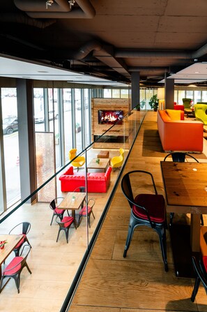 Lobby sitting area - Los Lorentes Residences (Bern)