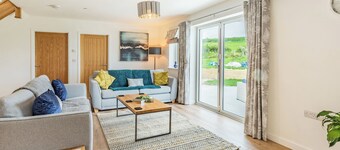 Beautiful Dorma bungalow with sea views and your very own private hot tub.