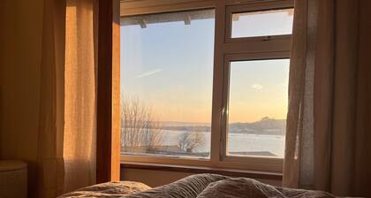 * Fisherman’s Cottage * with panoramic river views