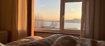 * Fisherman’s Cottage * with panoramic river views