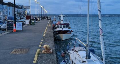 * Fisherman’s Cottage * with panoramic river views