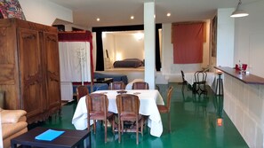 2 bedrooms, free WiFi - Furnished 100m² first floor open apartment in Saumur (Saumur)