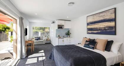 Comfy stylish Central Wellington studio