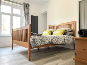 1 quarto, Wi-Fi de cortesia, roupa de cama