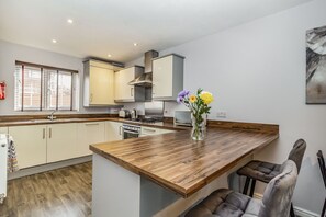 Cottage | Interior - Mayfair (Wigan)