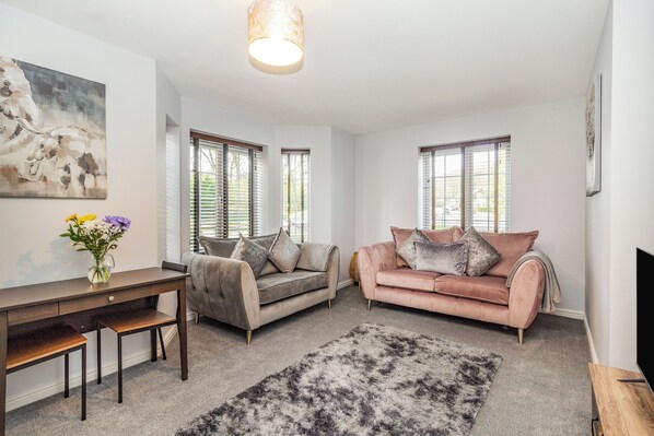 Cottage | Interior - Mayfair (Wigan)