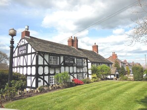 Cottage | Interior - Mayfair (Wigan)