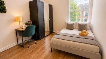 1 dormitorio, escritorio, tabla de planchar con plancha y wifi gratis