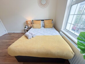 2 slaapkamers, een strijkplank/strijkijzer, gratis wifi, beddengoed