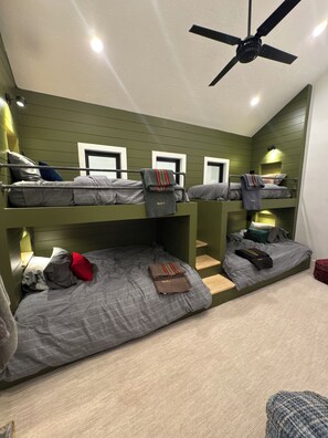 3 bedrooms, travel crib, free WiFi, bed sheets