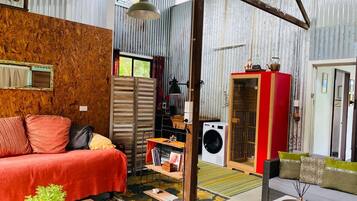 Bøger, musikbibliotek, stereoanlæg