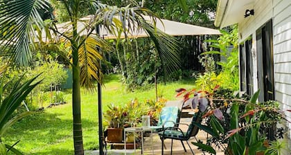 PEACEFUL BEAUTIFUL FARM STAY 20 MINUTES FROM PRISTINE BEACHES