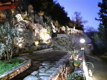Property grounds. Agoriani Art Suite - 4 seasons' natural living