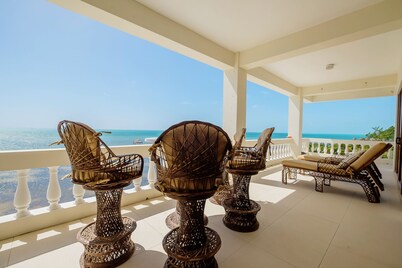 Ocean's Edge 4B, Beachfront Condo, Gold Standard, Elevator, Great Views!