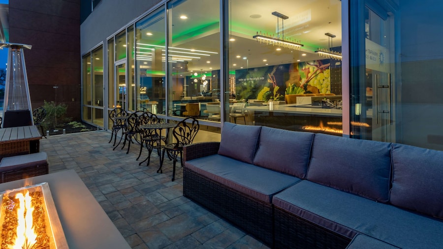 La Quinta Inn & Suites By Wyndham Galt Lodi North