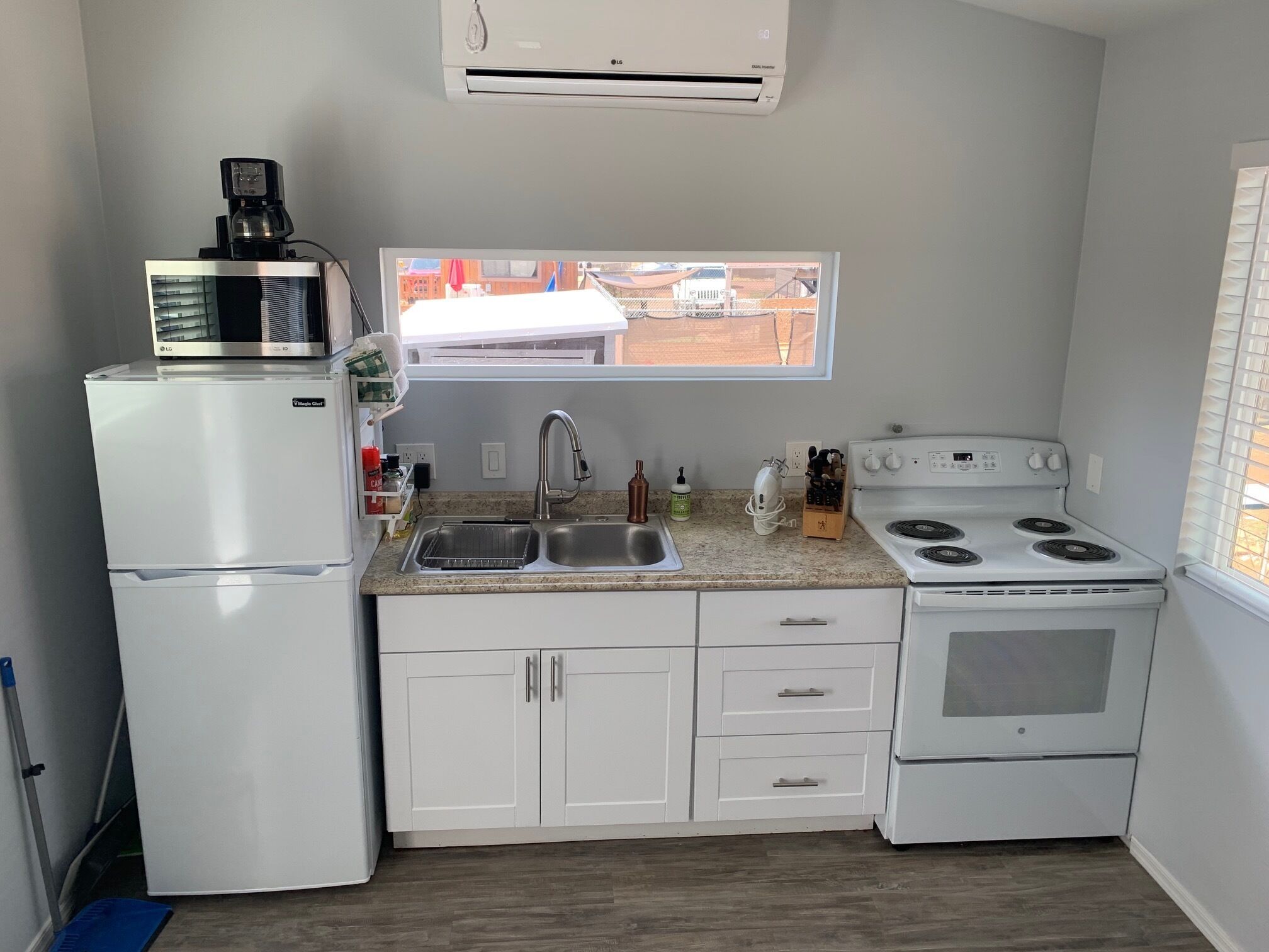 The Little Lodge - Cute tiny home with Casita