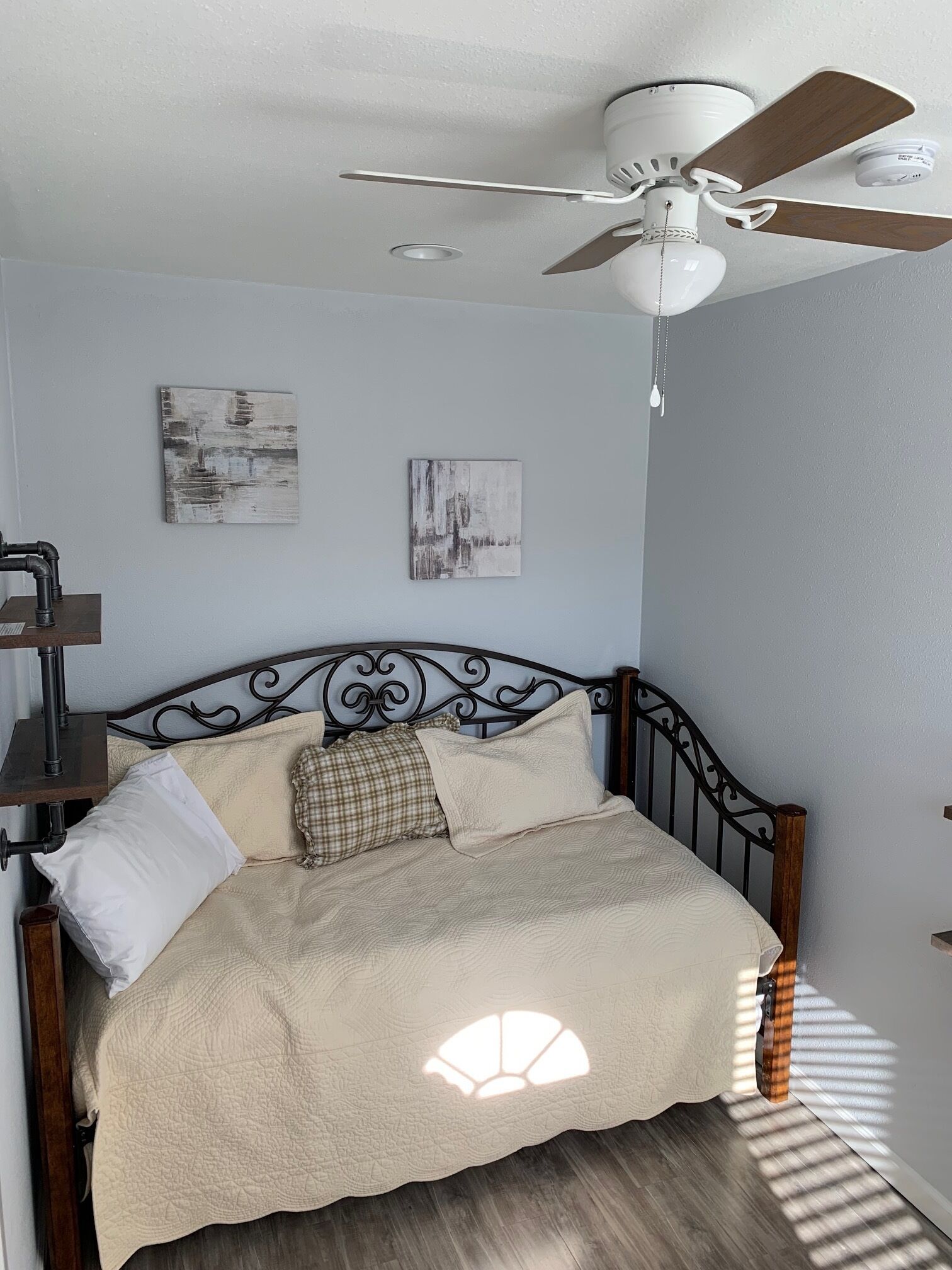 The Little Lodge - Cute tiny home with Casita