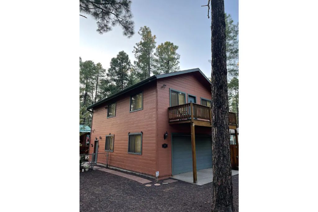 Cub Haus with Hot Tub in the Pines of Pinetop