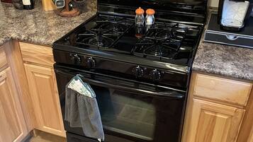 雪櫃、微波爐、焗爐、爐具