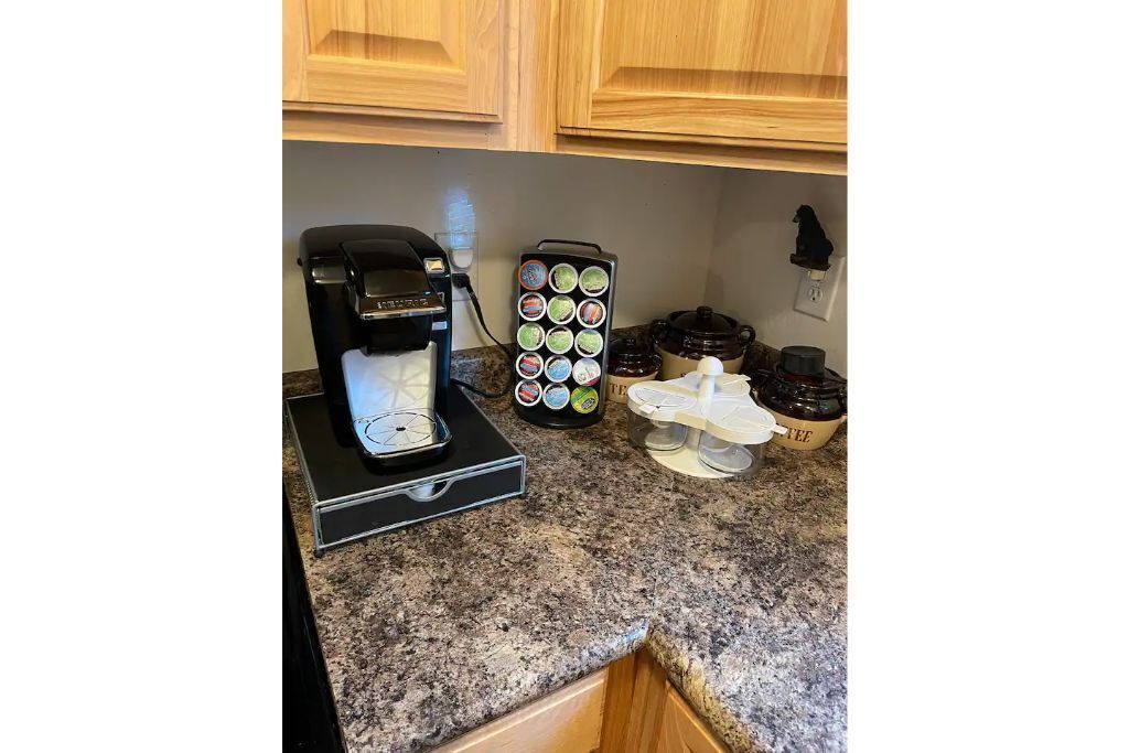 Cub Haus with Hot Tub in the Pines of Pinetop