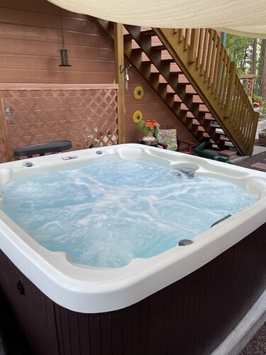 Cub Haus with Hot Tub in the Pines of Pinetop