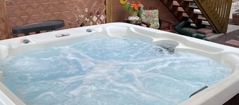 Cub Haus with Hot Tub in the Pines of Pinetop