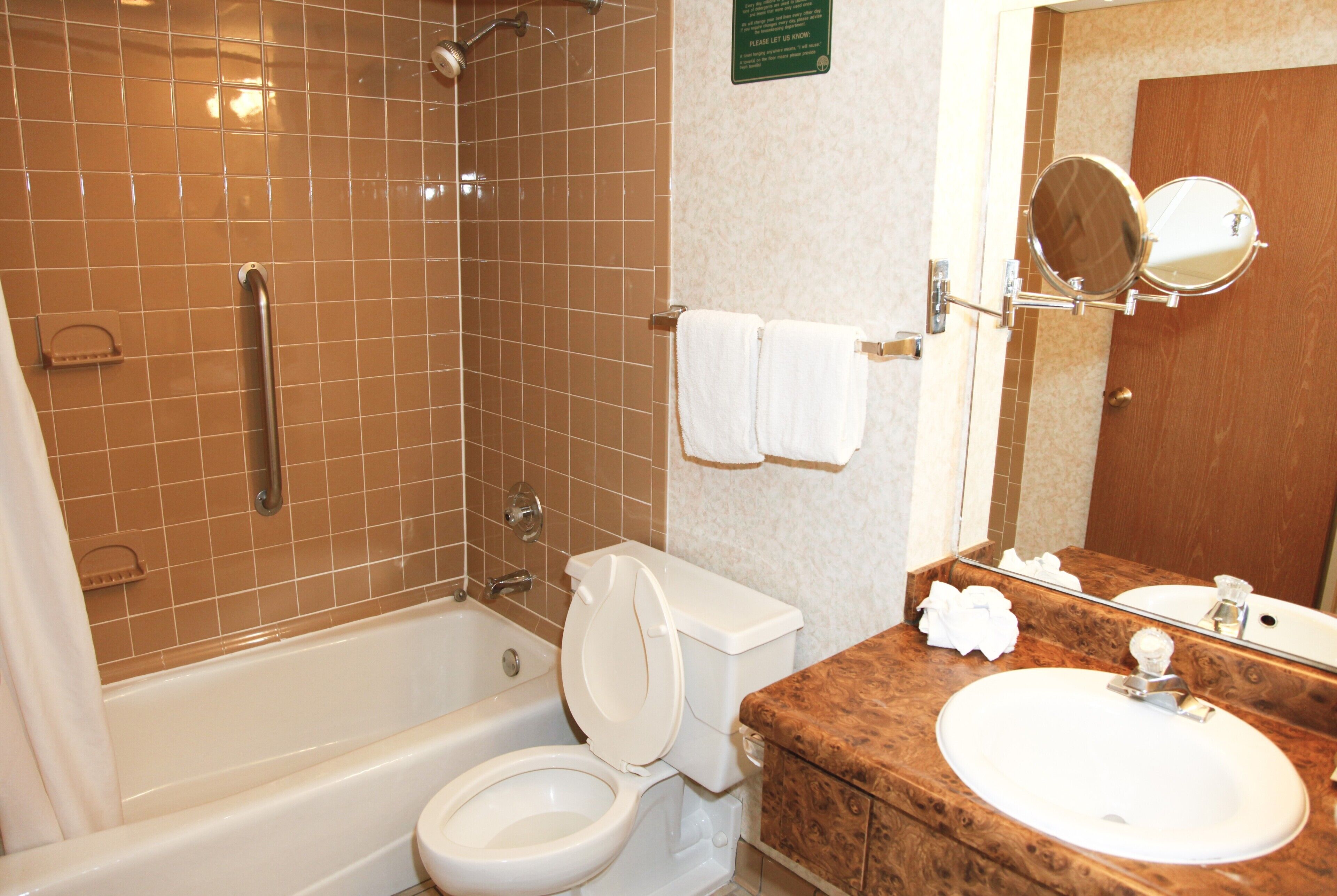 America's Airport Inn & Suites