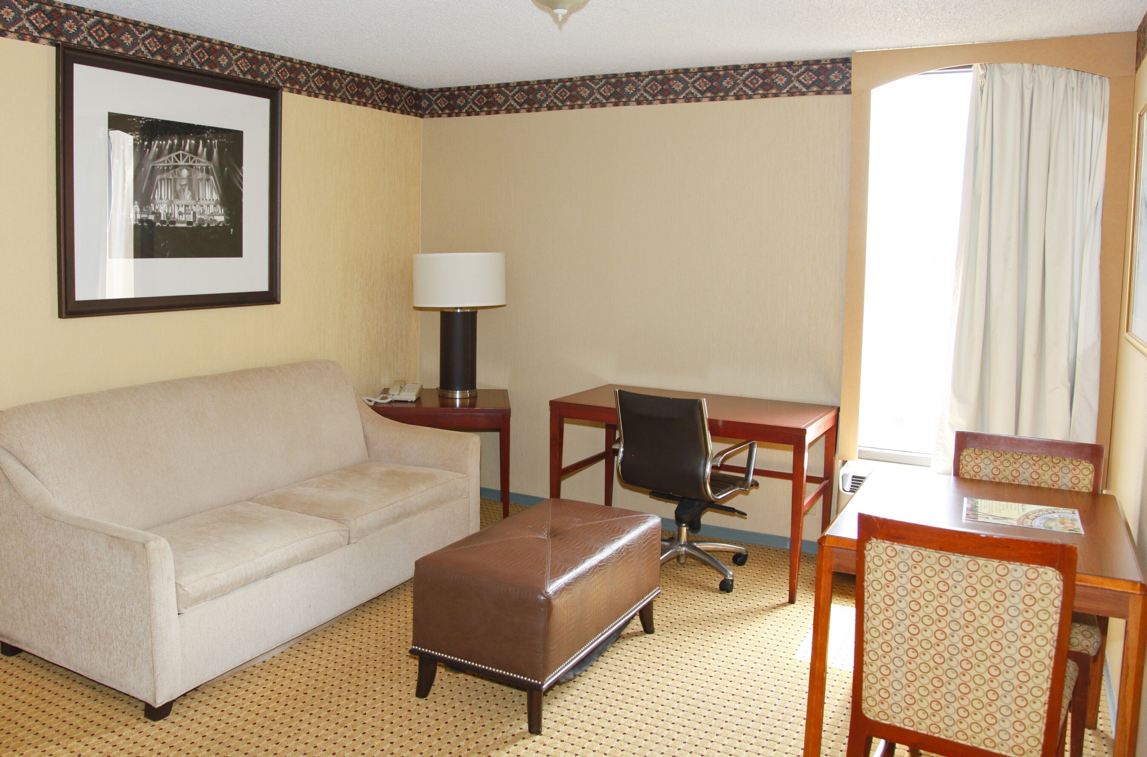 America's Airport Inn & Suites